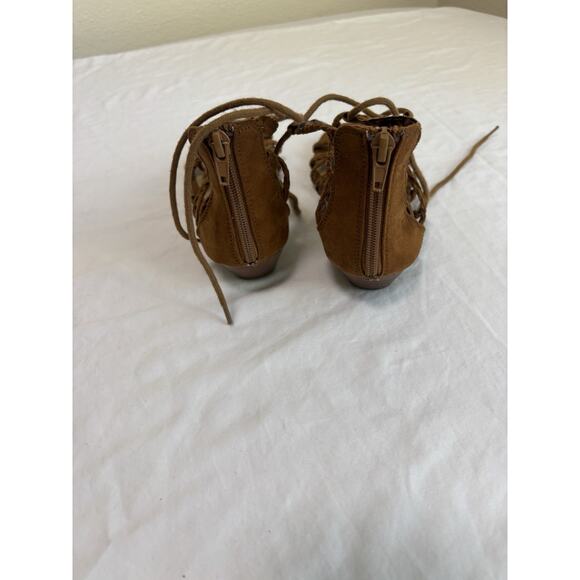 Steve Madden Girls Size 4 Faux Leather Brown Strappy Lace Up Gladiator Sandals - Picture 3 of 6